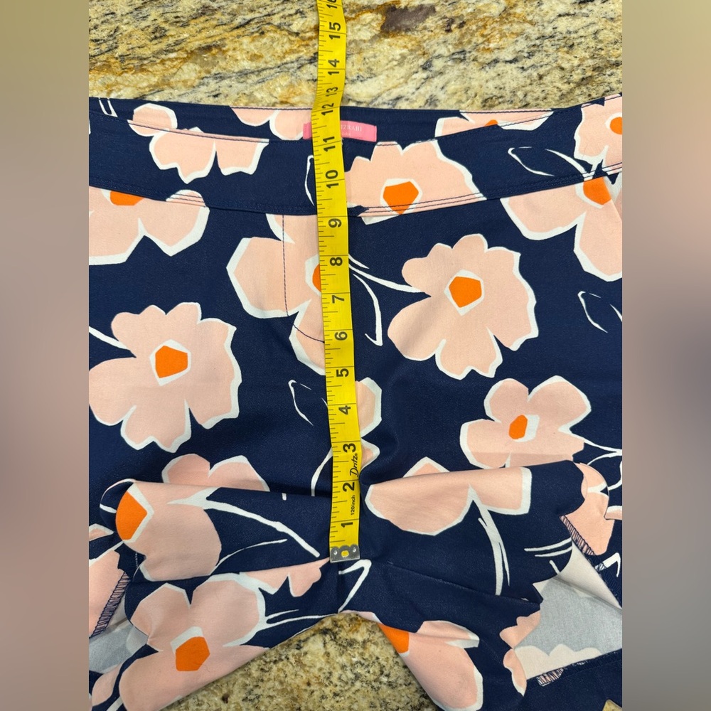 Isaac Mizrahi Womens Size 12 Navy Blue Pink Floral Scalloped Hem Shorts - Picture 8 of 9